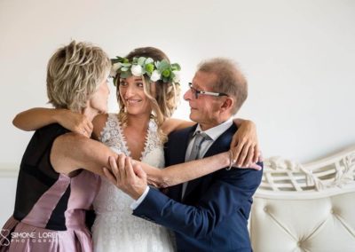 foto di famiglia coi genitori spontanea al Matrimonio country chic in Villa Pesenti Agliardi, Bergamo