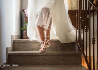 dettaglio scarpe sposa al Matrimonio country chic in Villa Pesenti Agliardi, Bergamo