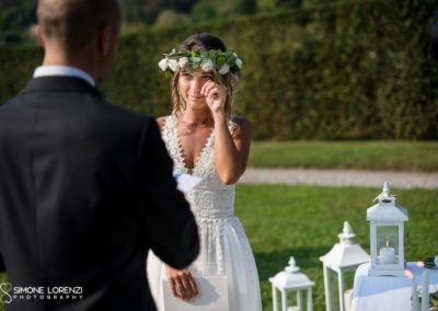 sposa emozionata al Matrimonio country chic in Villa Pesenti Agliardi, Bergamo