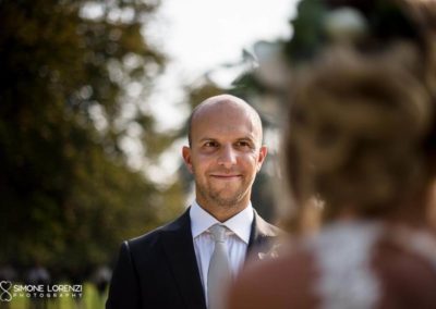 sguardo dello sposo al Matrimonio country chic in Villa Pesenti Agliardi, Bergamo