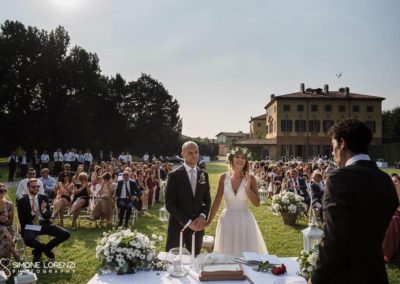 applauso finale della cerimonia civile a Matrimonio country chic in Villa Pesenti Agliardi, Bergamo