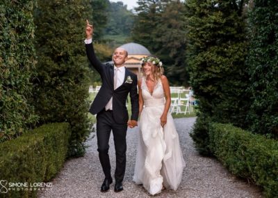 camminata sposi spontanei al Matrimonio civile in Villa Pesenti Agliardi, Bergamo
