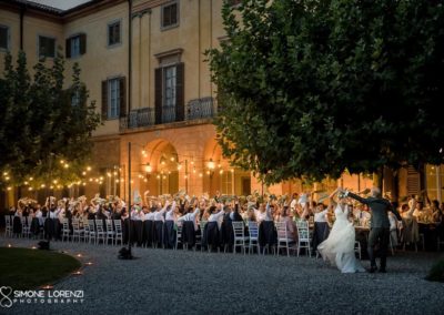 tavolo imperiale e arrivo degli sposi con ballo per la cena al Matrimonio country chic in Villa Pesenti Agliardi, Bergamo