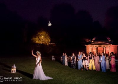 lancio del bouquet al Matrimonio civile in Villa Pesenti Agliardi, Bergamo